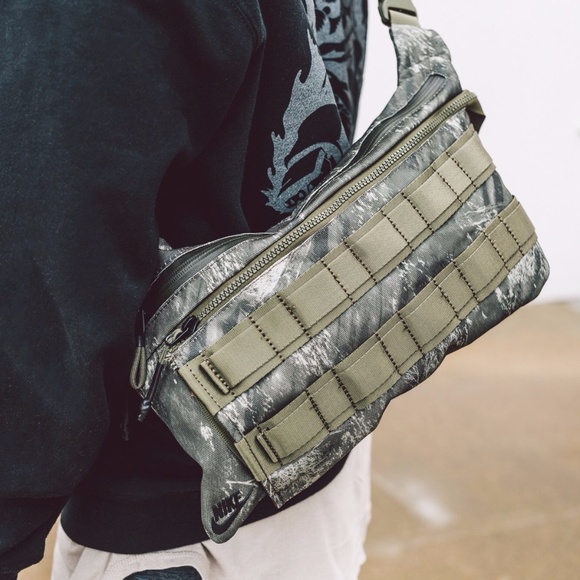 NIKE PRINTED CAMO CROSS BODY WASIT PACK - Picture 2 of 7